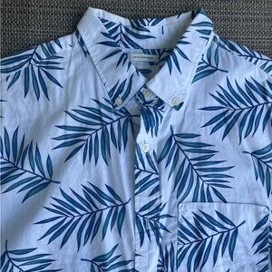 Old Navy Men’s Slim Fit Button Down Shirt - NWOT